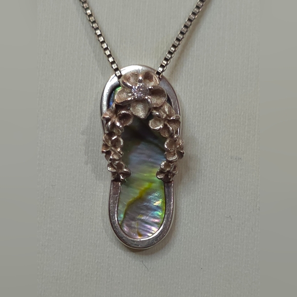 925 NATURAL ABALONE HAWAIIAN PLUMARIA FLIP FLOP COMES ON A 16 IN 925 BOX CHAIN - Picture 2 of 4